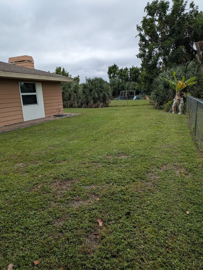 Fenced backyard - 6485 Malaluka Rd Unit 6485 Malaluka