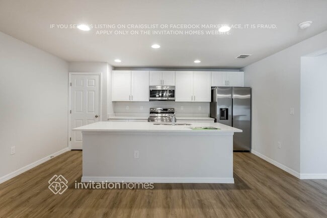 Photo - 700 Grandeur St SE
