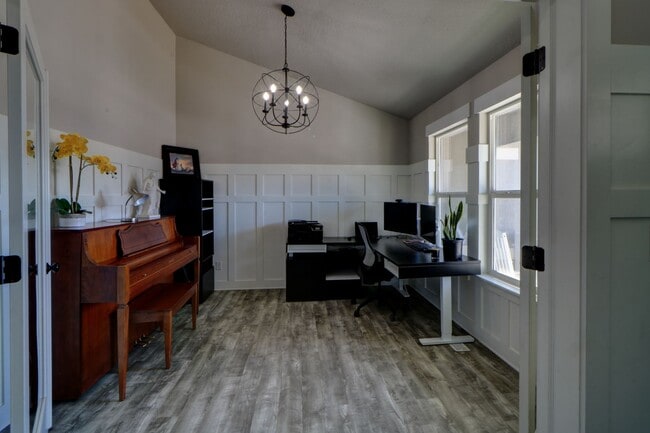 Photo - 6 Bedroom 3.5 Bathroom Home in Lehi!