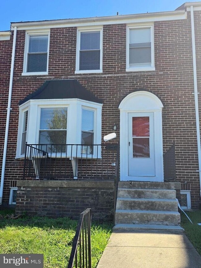 Building Photo - 3 Bedroom 2 Bathroom Townhome