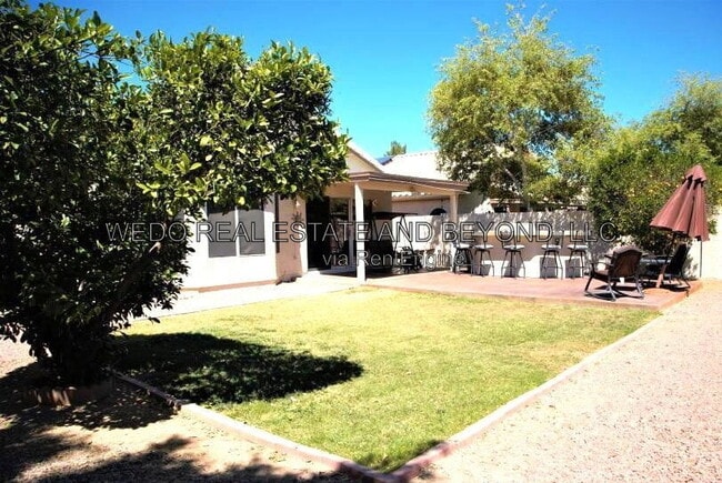 Photo - 687 E Baylor Ln