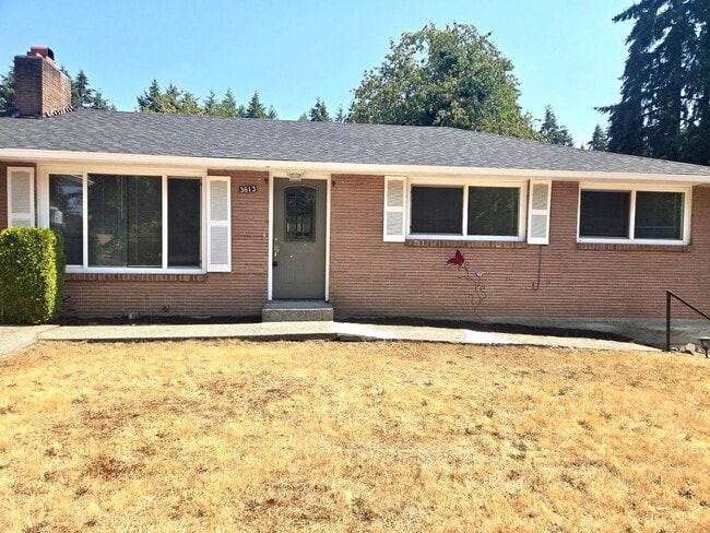 Photo - 3613 Grandview Dr W