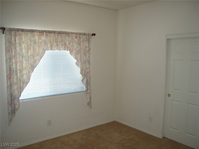 Building Photo - 2400 Indian Pony Ct