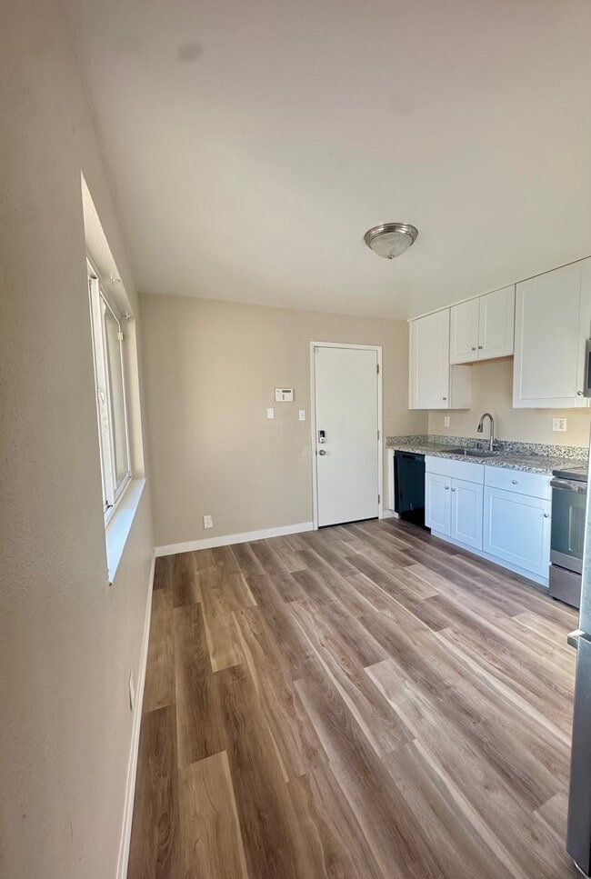 Photo - 2221 Dogwood Way