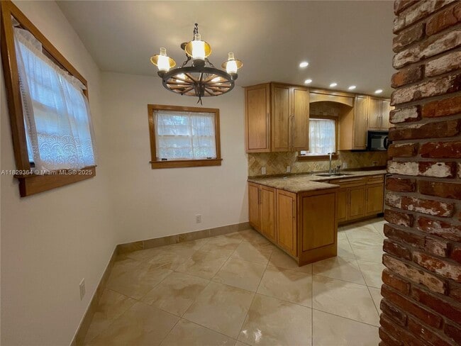 Photo - 258 SW 1st Ct