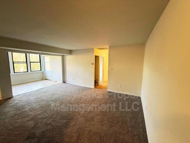 Photo - 9633 White Acre Rd Unit B4