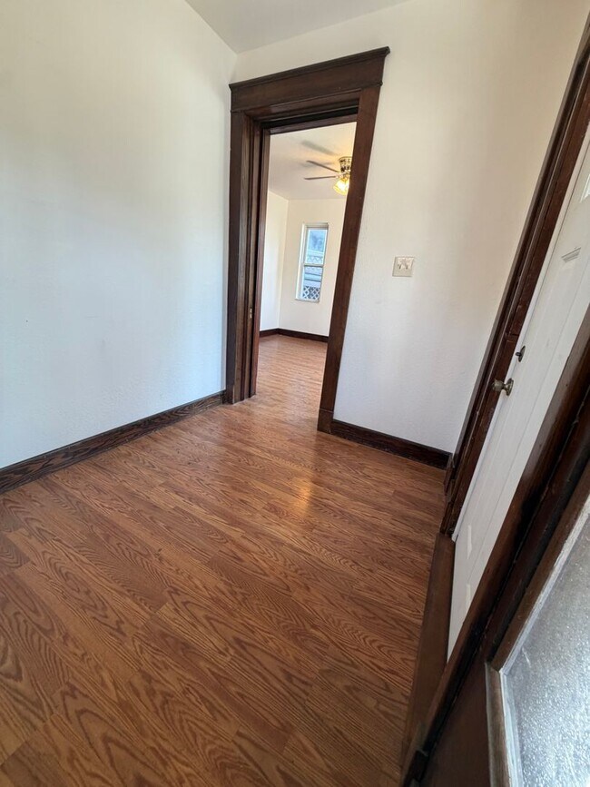 Photo - 414 E 9th St