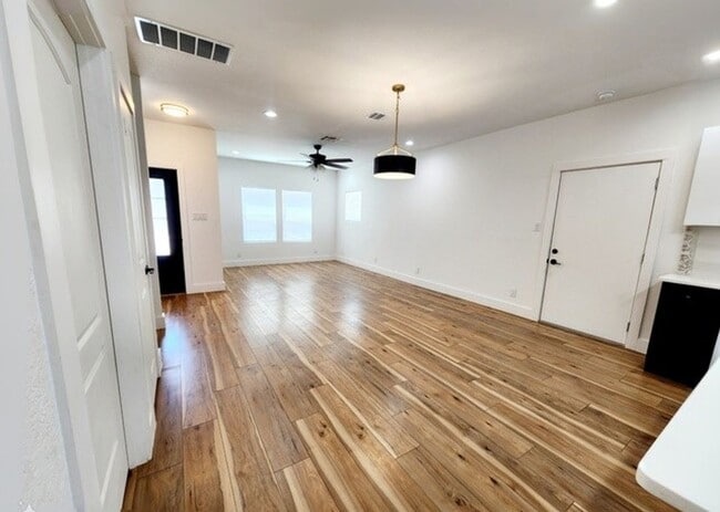 Photo - DOWNTOWN NEW BUILD RETREAT