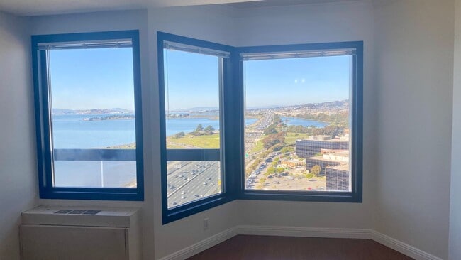 Building Photo - Incredibly remodeled Unit 2002 Rental
