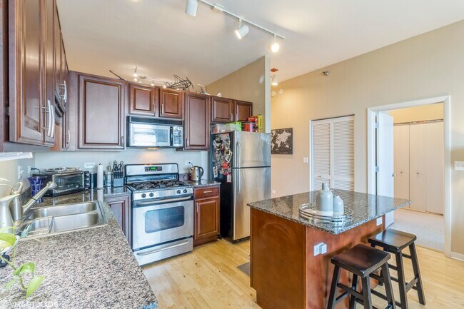 Photo - 1600 S Indiana Ave Unidad 706