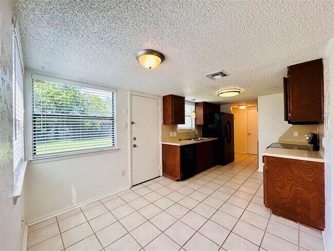 Photo - 8800 Clearbrook Trail
