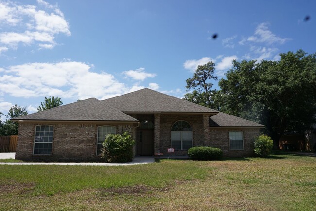 3 Bedroom 2 Bathroom Home With Garage in M... - 3 Bedroom 2 Bathroom Home With Garage in M...