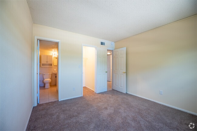 2BR, 2BA - 950SF - Primary Bedroom