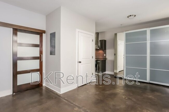 Photo - 1300 DeKalb Ave NE