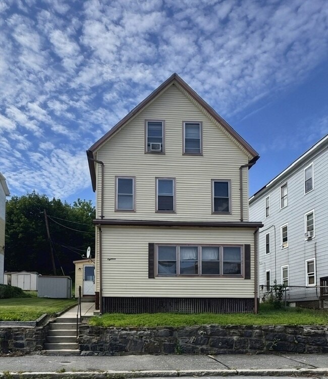 Building Photo - 18 Maxwell St Unit 2
