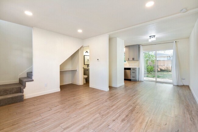Photo - 1624 Banyan Dr Unit 4