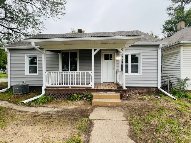 Building Photo - 924 16th Ave Rental
