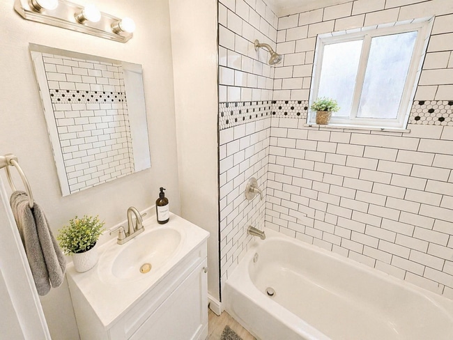 Photo - 5404 Black St