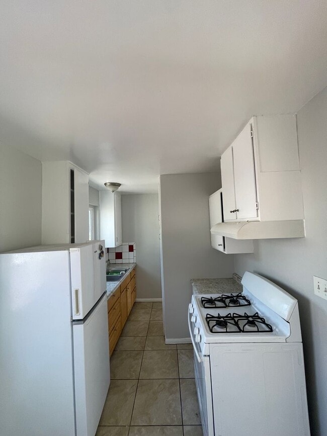 649 Hawthorne St Unit B