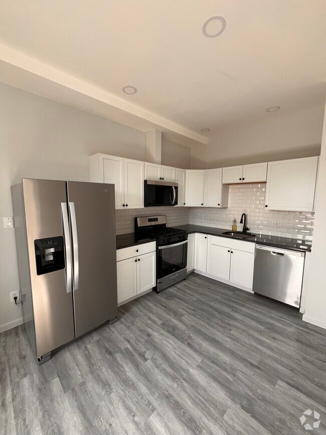 Building Photo - 934 11th Ave Unit 2R Rental