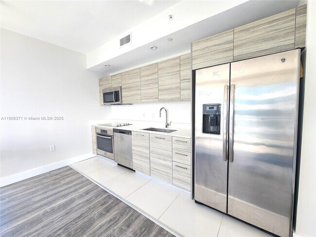 Photo - 121 NE 34th St Unidad 2901