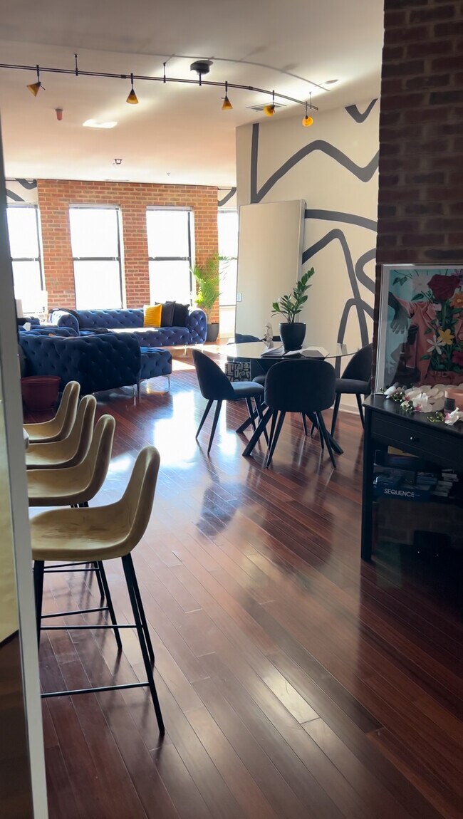 Building Photo - 898 Oak St SW Unit 1313