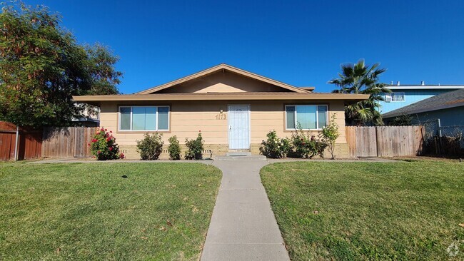 Building Photo - 2BD / 1BTH 1 STORY UNIT AVAILABLE W/ GARAGE! Rental