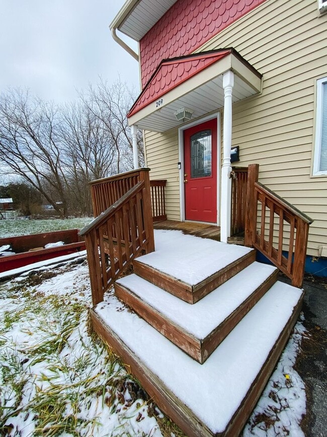 Photo - 209 Robert Dr