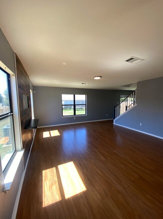 Photo - 1214 Champion Dr