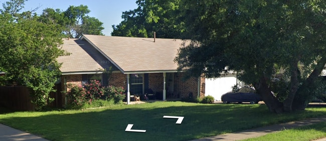 Building Photo - 4006 Hillside Dr Rental