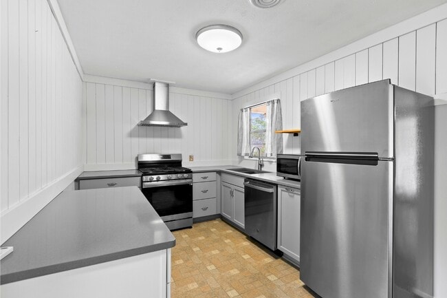 Photo - 1558 Emily Ave