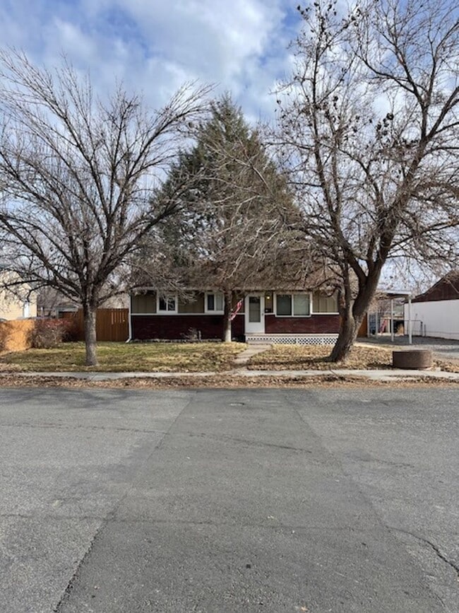 Building Photo - 3 Bed 1 Bath Near Down Town Grand Junction
