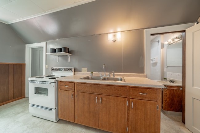 Photo - 1343 1/2-1343 1/2 W Washington St Unit 1343 1/2