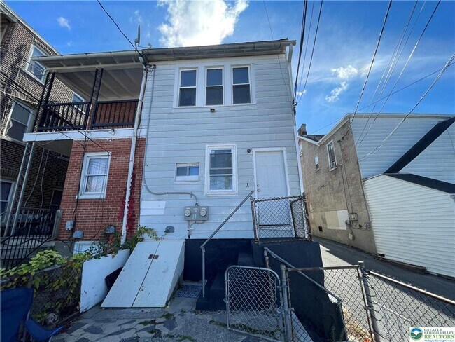 Photo - 753 St John St Unidad 2