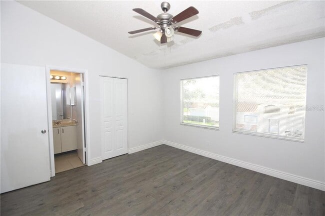 Master Bedroom - 2556 Woodgate Blvd Unit Apt 206