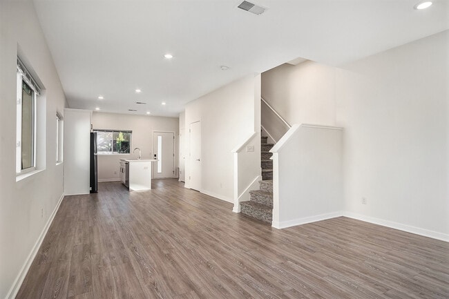 Photo - 937 Fulton St W