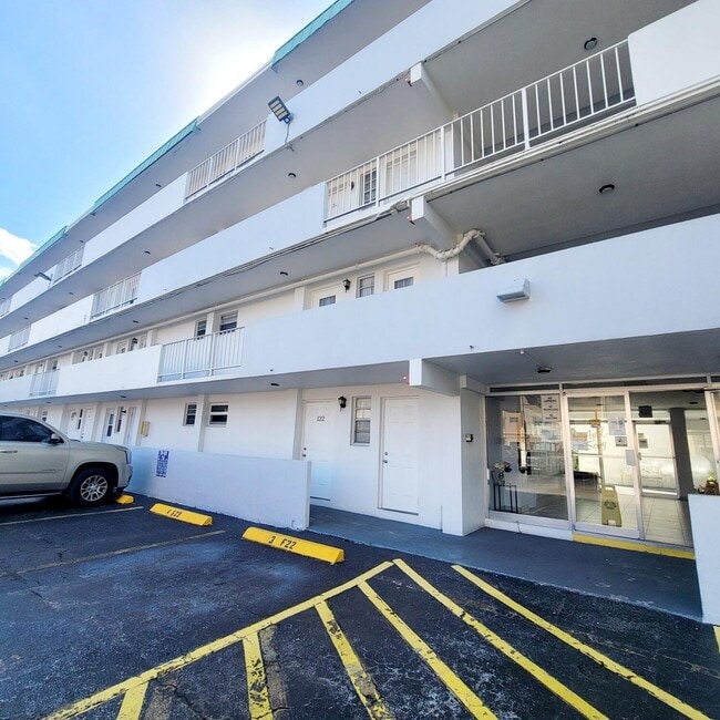 Photo - 1333 E Hallandale Beach Blvd Unit 121