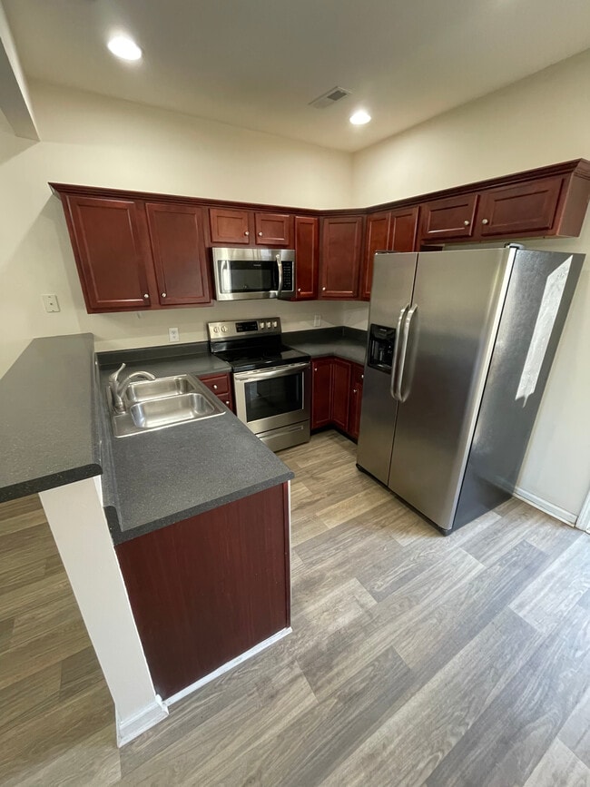 Photo - 4007 Clinton Ln