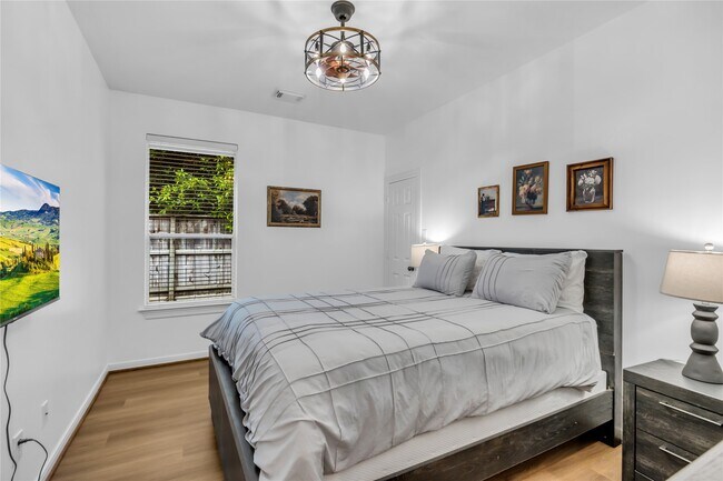 Photo - 2 Clarewood Ct