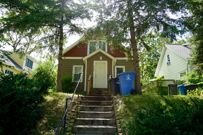 Single Family House Close to U of M Campus - Single Family House Close to U of M Campus