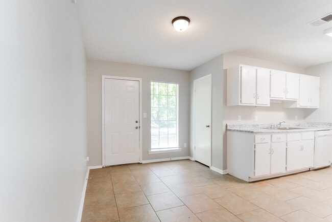 Photo - 813 N Burbank Dr