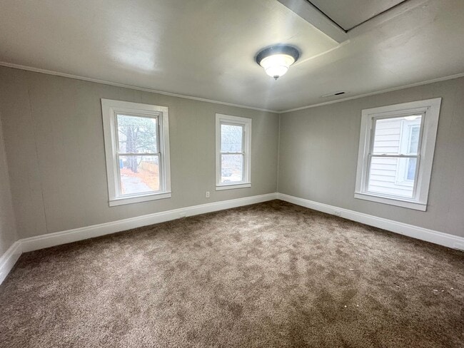 Photo - 711 Parsonage St