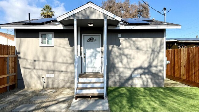 Photo - 10851 Hamill St