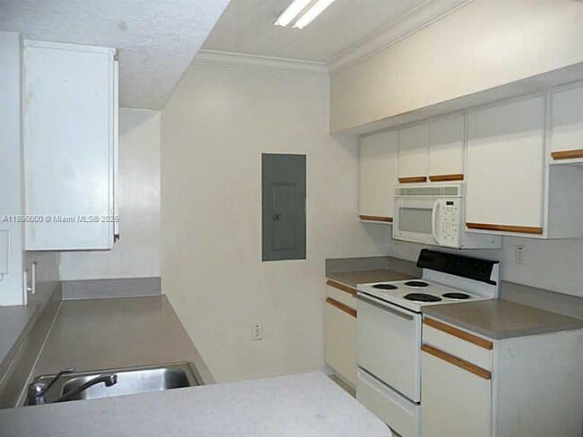 Photo - 11701 SW 2nd St Unit 5305