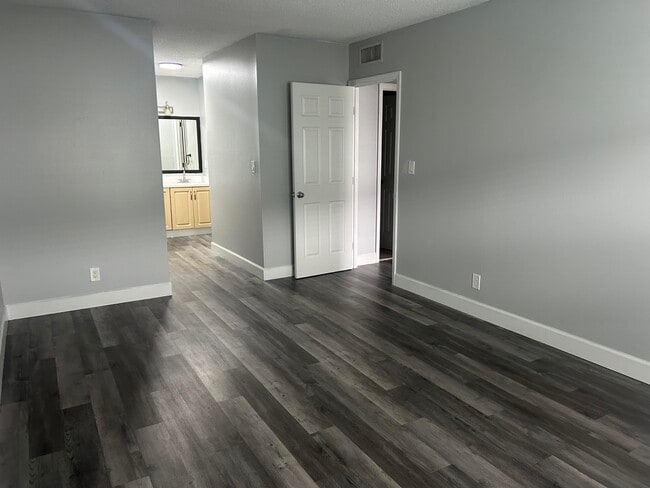 Photo - 3232 NW 84th Ave