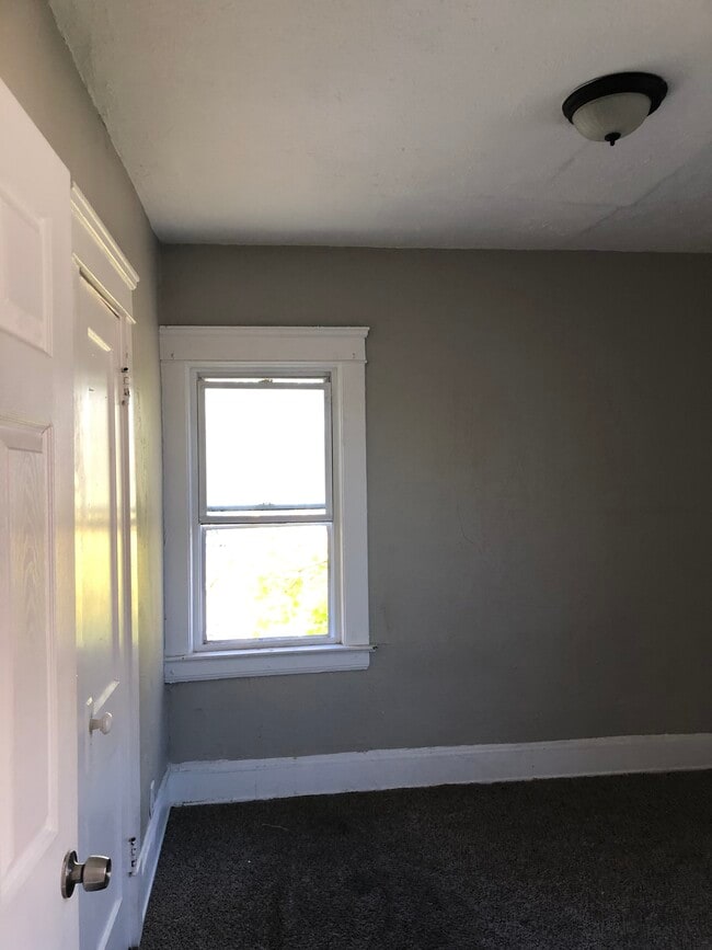 Photo - 1830 Mannering Rd Unit 2