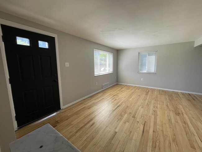 Photo - 304 Oneida St