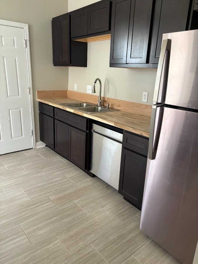 Photo - 5615 Lansdowne Ave