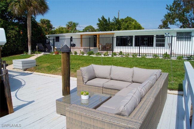 Building Photo - 2048 Harbor Ln