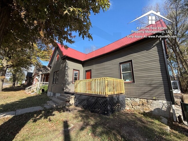Photo - 704 Jefferson St